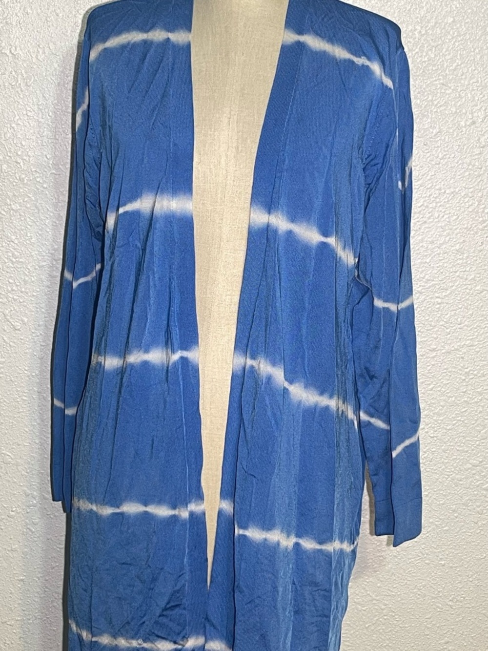 Chico’s women’s Blue and White Tie-Dye Open Cardigan size XL